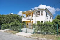 Modern Villa - UpstairsSt Philip Barbados, 5 min from Airport, AC, Wifi Parking - 3-Star