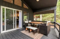 Gorgeous Lake Cabin in the Poconos with private hot tub - Homestays