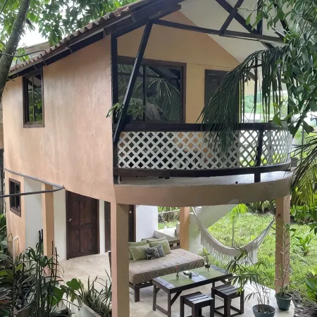Casita de 2 Plantas Cerca del Parque Nacional Tortuguero. Ideal Para Relajarse