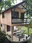 Casita de 2 Plantas Cerca del Parque Nacional Tortuguero. Ideal Para Relajarse - Homestays