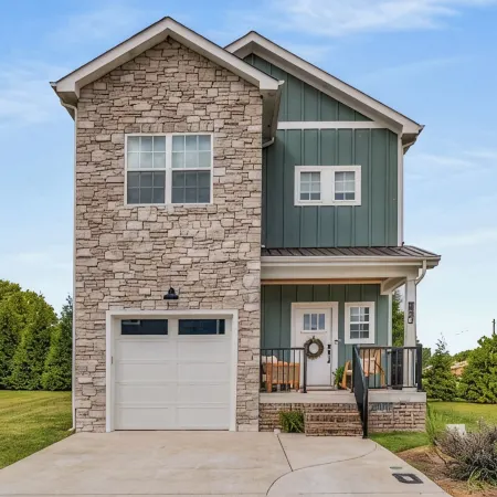 Lakeside Luxe - Lake Access + Community Pool