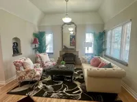 Modern Tree-Street Retreat/Walkable Location