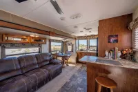Starry Skies Glamping w/ EV Charger, Stargazing, Hiking