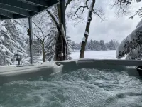 Lakehouse Paradise w/ Hot Tub Near Cascade Mountain - Homestays
