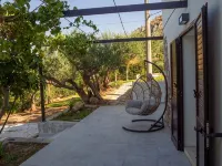 Villa Mariannin: Swimming Pool with Hot Tub in a Private Garden - Villas