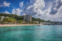 Modern Sea View Renovated Studio Hip Strip - 2 звезды