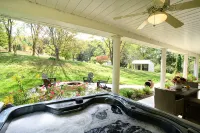 NEW HOT TUB||sleeps 10|4BR 3Ba|firepit|pingpong table|New River Gorge NP - 4-Star
