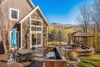 Huge Waterbury Home near Stowe Mountain / views & sauna - 4-Star