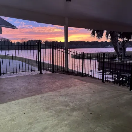 Lake Life Bungalow w/ pool & 3 Kayaks in Baymeadows Estates - Great Fishing!