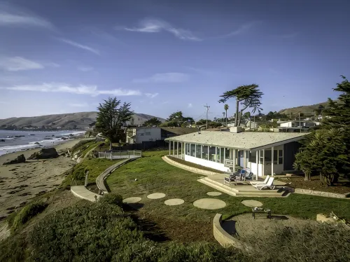 Sunrise to Sunset Views • Cayucos Beachfront Home - 4-Star