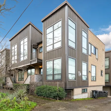 Stylish Seattle Townhome Near Shops & Dining