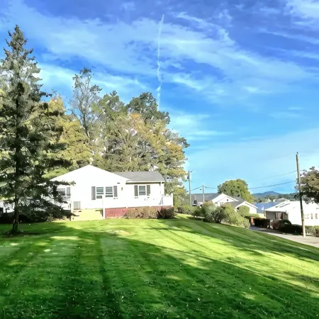 3-bedroom Candlewood Lakeside house