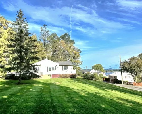 3-bedroom Candlewood Lakeside house Hotels in Danbury