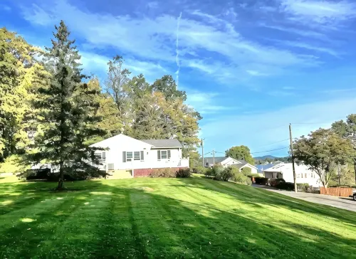 3-bedroom Candlewood Lakeside house