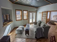 Calamity Jane's Hideaway 1-Bedroom, 1-Bath, Huge Deck, Close to Main Street Hotels in Custer County