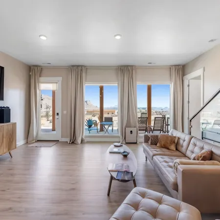 Lake Powell Sunrise Villa by Antelope Canyon - Firepit, Stargazing & Scenic View