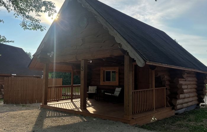 Yellow Banks Log Cabin With Waterfront Views