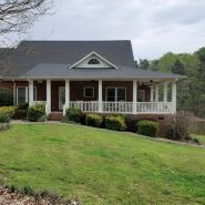 Wonderful House on Weiss Lake! Two piers and nearby boat launch. Sleeps 16