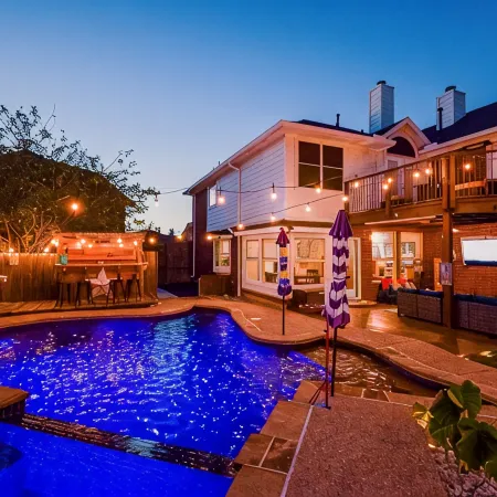 Txshapedprivatepool&Spa.TikiBar.PuttingGreen.Gameroom.Patios.Playground.Firepit