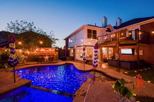 Txshapedprivatepool&Spa.TikiBar.PuttingGreen.Gameroom.Patios.Playground.Firepit