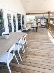 Sunny Family Friendly House 1500 sqft ~ Oversized Covered Deck ~ .5 m to Beach - Kitchens