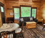 The Harmony Cabin A cozy one bedroom cabin!