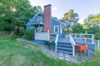 Pet/Family Friendly Getaway w/ Rainier and Marina Views Spacious Outdoor Space - 무료 와이파이