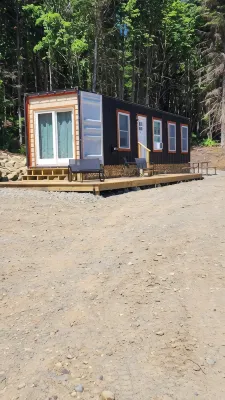 Cozy Cabin in Lovely Errol with Direct Trail Access, Close to Town (Cabin 2)
