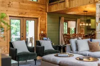 Hot Tub · Private Sauna · Arcade. Luxury Cabin for 14. 10 Min to Helen, GA