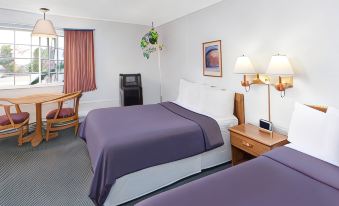 Redwood Inn