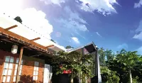 The Teras Kayu - Family Guest House in Ciwidey - 2 stjerner