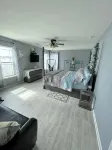 Spacious 6 bedroom home on a 430 acre all sports lake. - Wifi