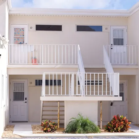 Watch the Sunrise Over the Bay<br>3 minute walk to the beach!