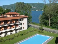 Apartment with private garden two steps from the lake. - 3-Star