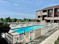 Coastal Charm Meets Cozy Comfort - 1BR Beachside Beauty! - Pools