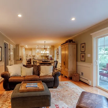 Luxurious, Gorgeous, Pristine, Convenient, Walkable 6-bedroom in State College!
