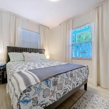 Charming Ground Level Resort Style 3unit condo unit B a few steps from the beach Hotels in Holmes Beach