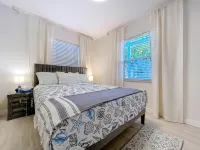 Charming Ground Level Resort Style 3unit condo unit B a few steps from the beach