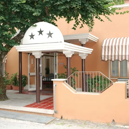 Hotel Iris Crillon