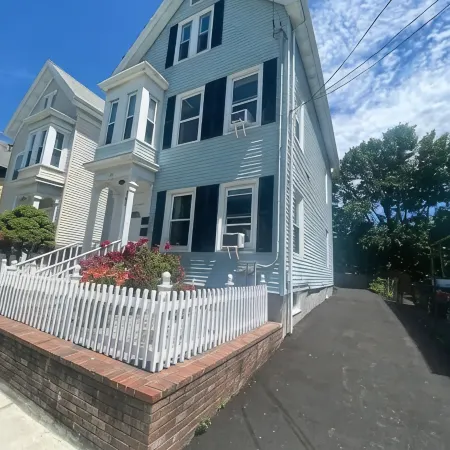 Boston 2bd King Bed near Harvard, MIT, subway near Boston. On-site free Parking