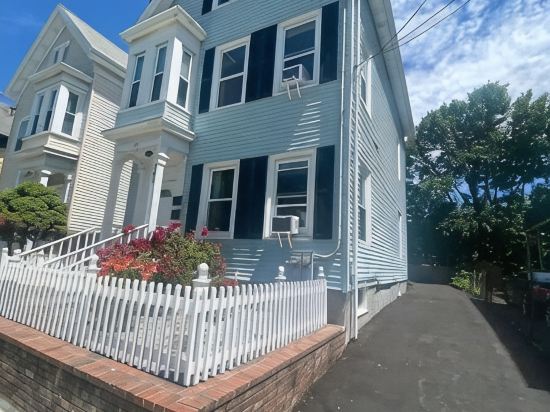 Boston 2bd King Bed near Harvard, MIT, subway near Boston. On-site free Parking