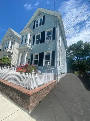 Boston 2bd King Bed near Harvard, MIT, subway near Boston. On-site free Parking