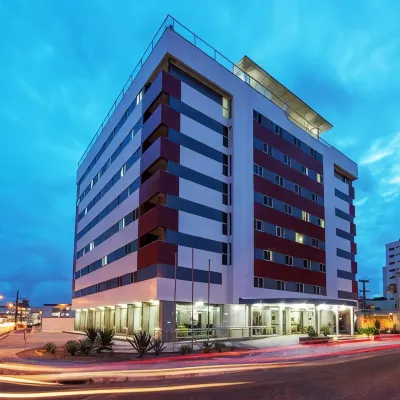 هوتل كايسارا جواو بيسوا Hotels near مانيرا للتسوق