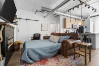 TC 2 BR Condo w/Rooftop Hot Tubs, Top Location, Dog Friendly!
