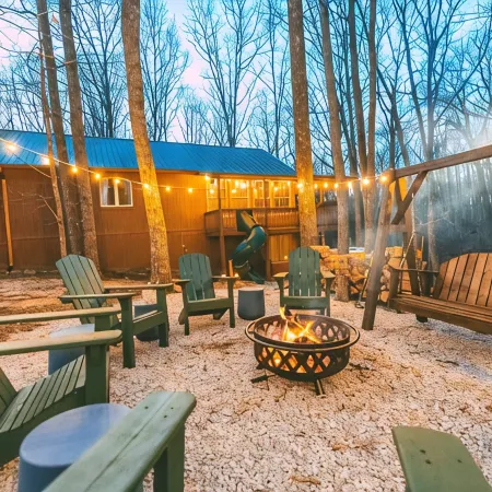 Large cabin-Game Room,Hot tub,Kid Friendly