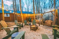 Large cabin-Game Room,Hot tub,Kid Friendly - Chalets