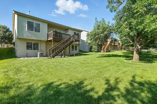 Modern Home in NW Omaha - 방갈로