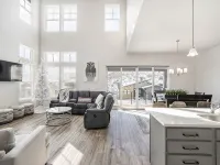 Modern Lake-View Escape in Hideout Near Park City Utah Hotels in Hideout