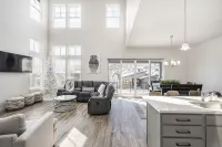 Modern Lake-View Escape in Hideout Near Park City Utah
