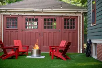 Cozy & Spacious home next to Gorgeous City Park - Outdoor Dining, Hot Tub & Gym! - Apartments